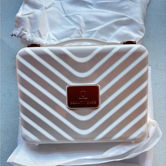 Travel Makeup Case with LED Mirror - Durable Makeup Case with Lighted Mirror wit - Picture 6 of 9